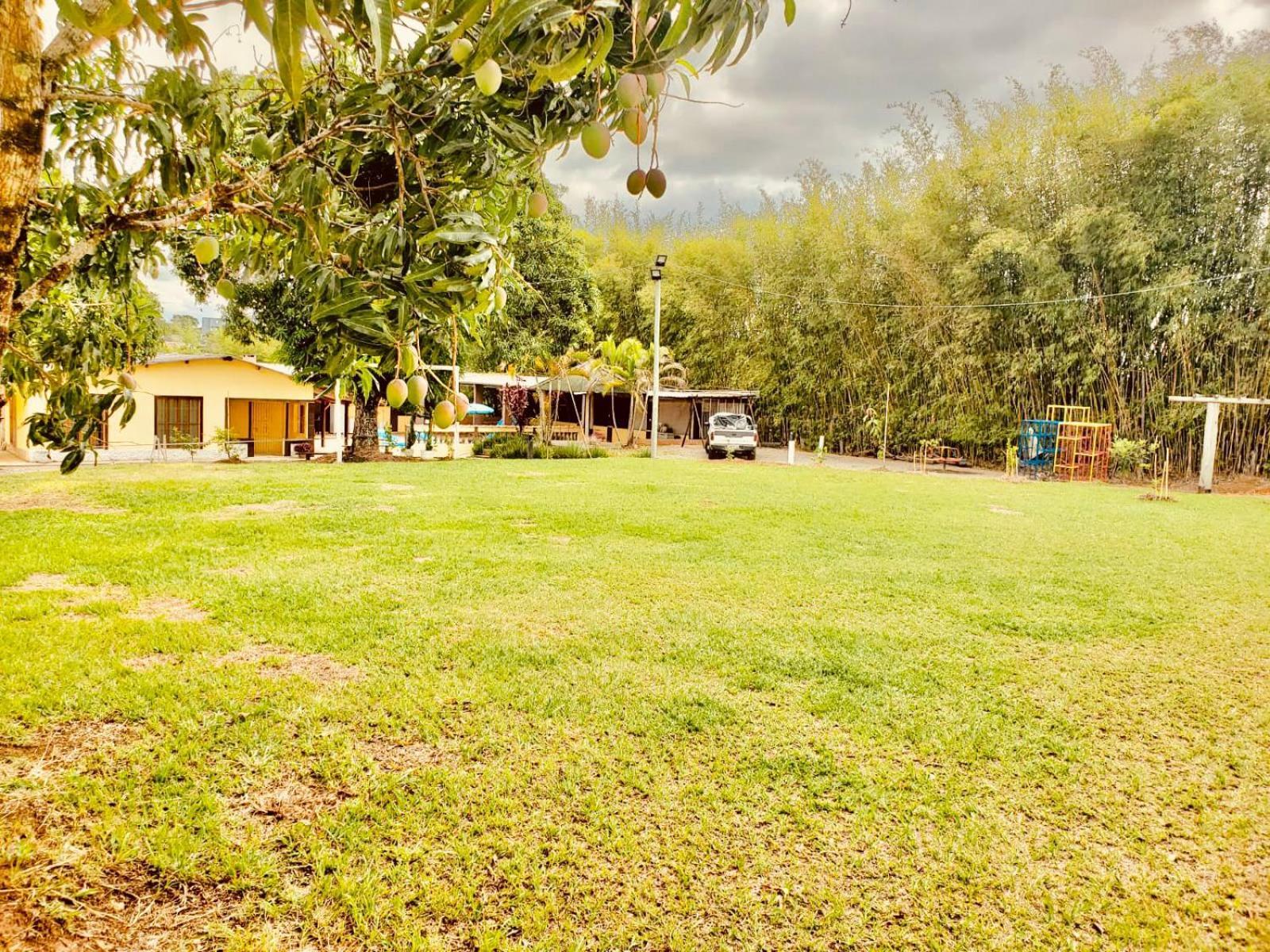 Chacara Charmosa Com Piscina, Campo De Futebol Villa Guaratinguetá Eksteriør billede