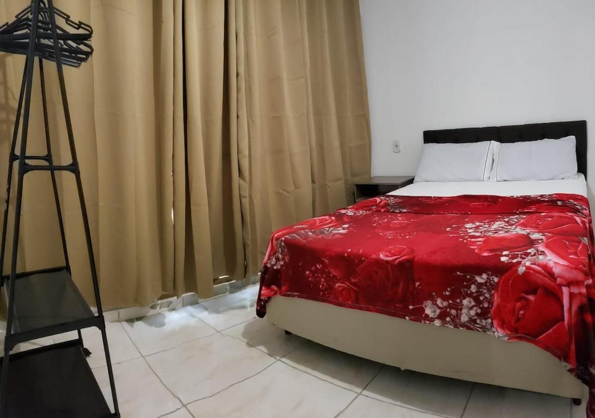 Chacara Charmosa Com Piscina, Campo De Futebol Villa Guaratinguetá Eksteriør billede