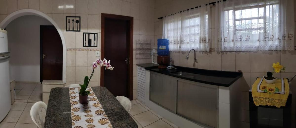 Chacara Charmosa Com Piscina, Campo De Futebol Villa Guaratinguetá Eksteriør billede